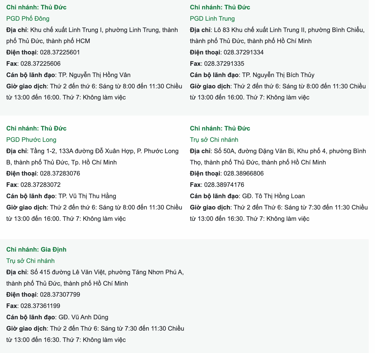 Bên trong một chi nhánh Vietcombank đang phục vụ khách hàng