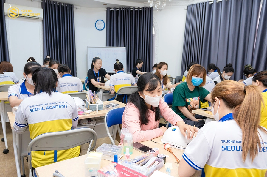 Dụng cụ chăm sóc móng sạch sẽ và an toàn
