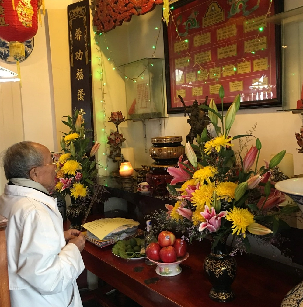 Gia chủ có thể in văn khấn nhập trạch thần linh và gia tiên ra đọc, không yêu cầu học thuộc