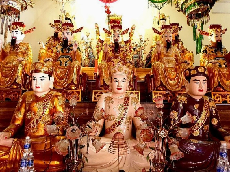 Gia chủ đọc văn khấn Tứ Phủ