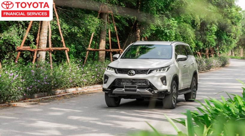 Giá xe Toyota 7 chỗ Fortuner 2025