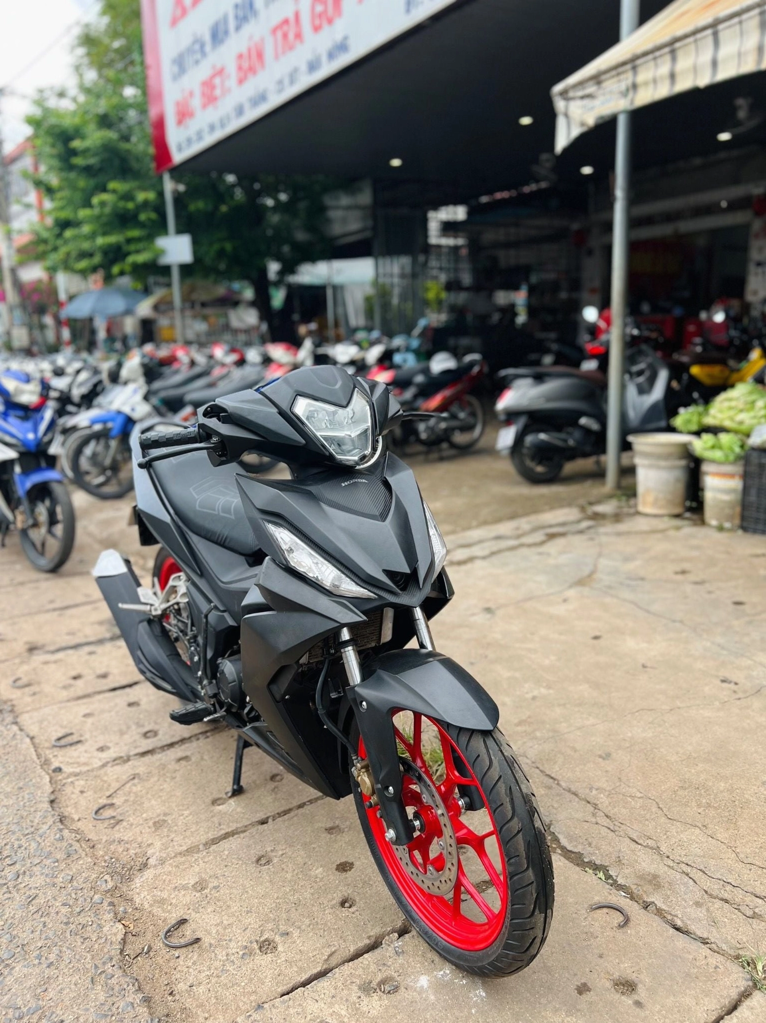 Góc nhìn chi tiết một chiếc Winner V1 cũ