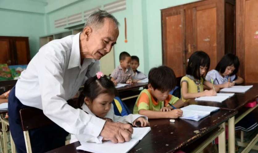 Lá nhuộm tóc thầy - Bài thơ về thầy cảm động ngày 20/11