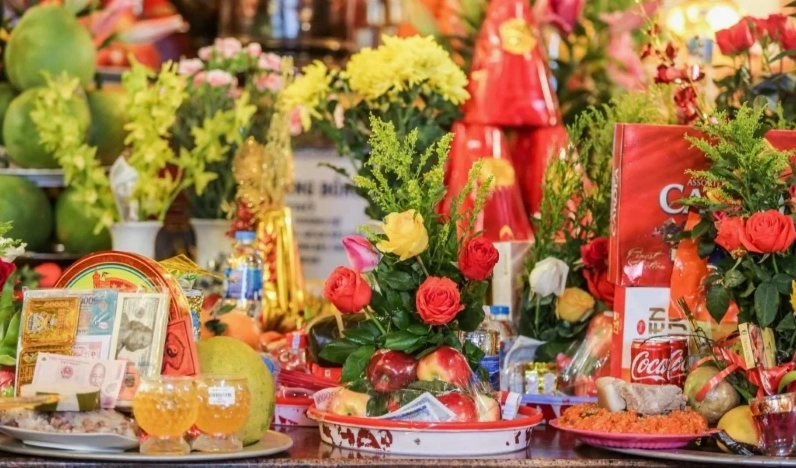 Mâm lễ vật Phủ Tây Hồ