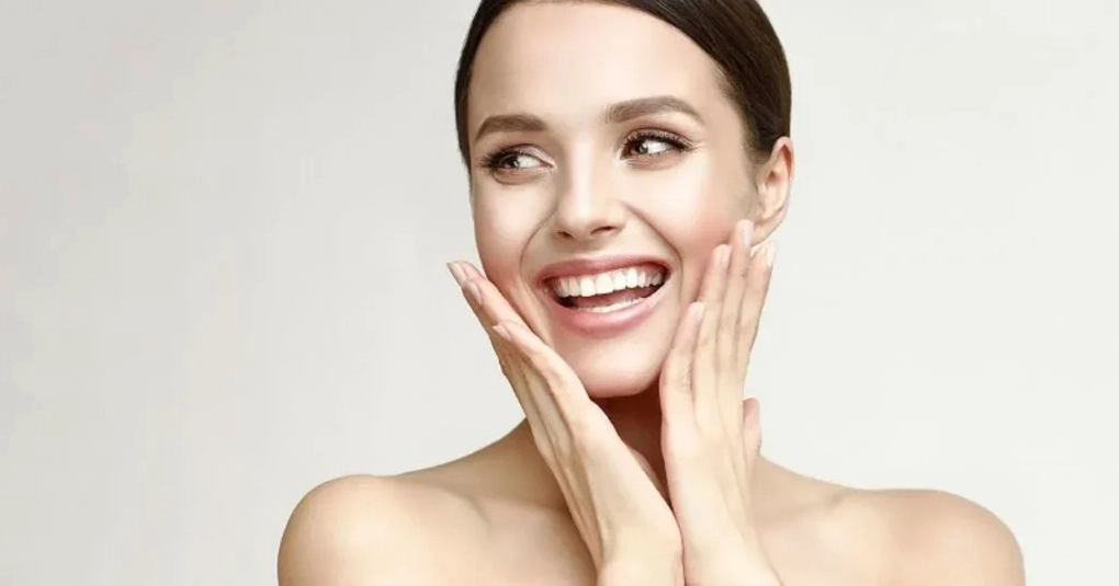 Massage mặt buổi sáng giúp khởi đầu ngày mới đầy năng lượng
