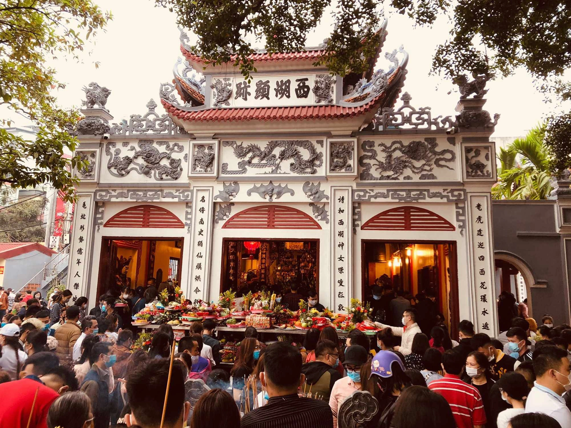 Phủ Tây Hồ thờ ai