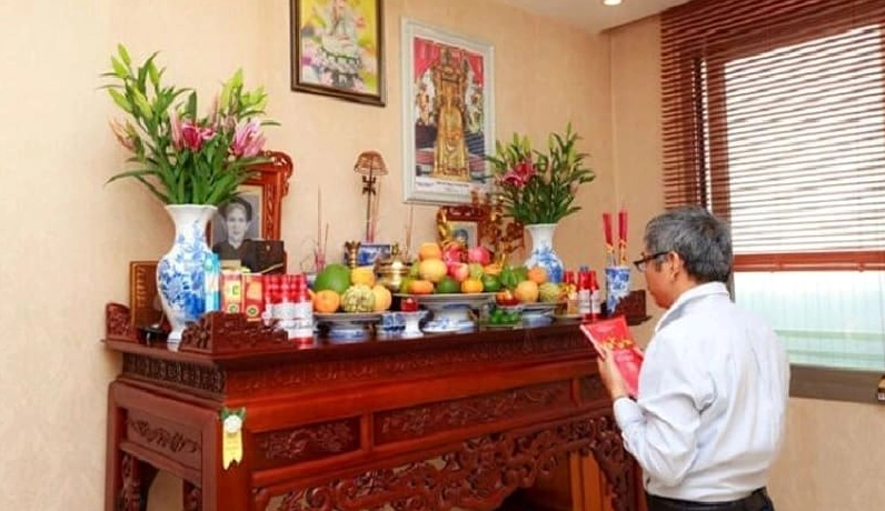 Tham khảo lịch vạn niên là cách đơn giản và phổ biến nhất để tìm ngày đẹp