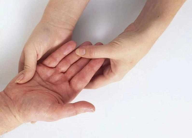Thay đổi địa lý hoặc di chuyển có thể ảnh hưởng đến sức khỏe và đường chỉ tay sinh mệnh