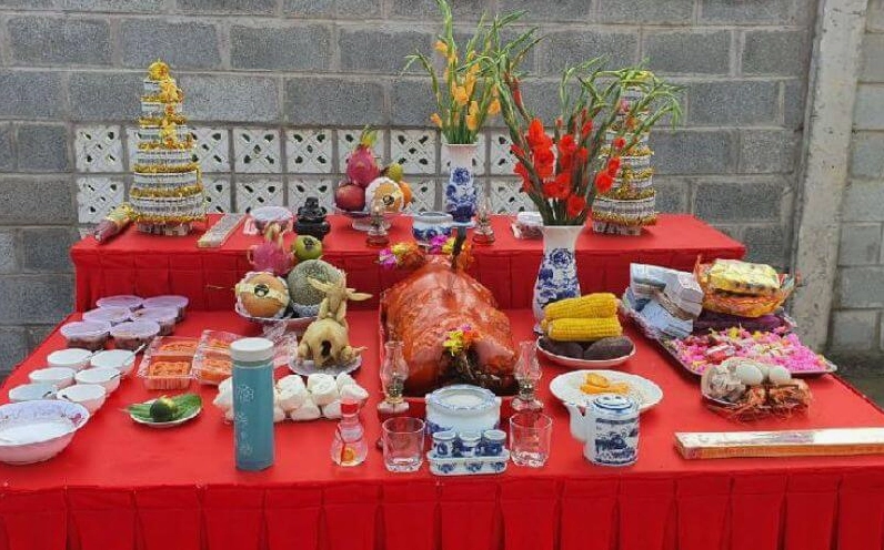 Trình báo với thần thổ địa thông qua lễ cúng