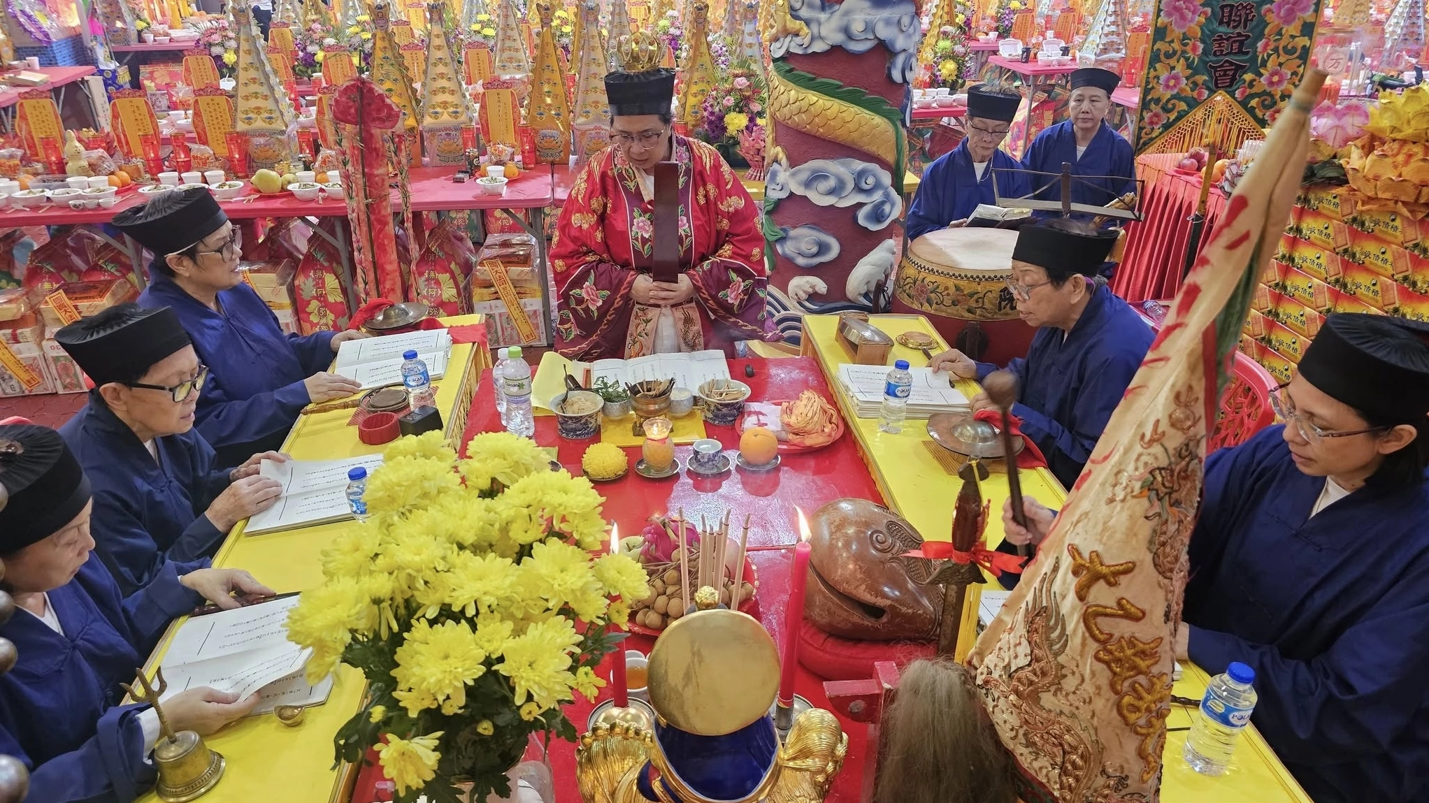 Văn khấn cúng bài cúng gia tiên phù hộ