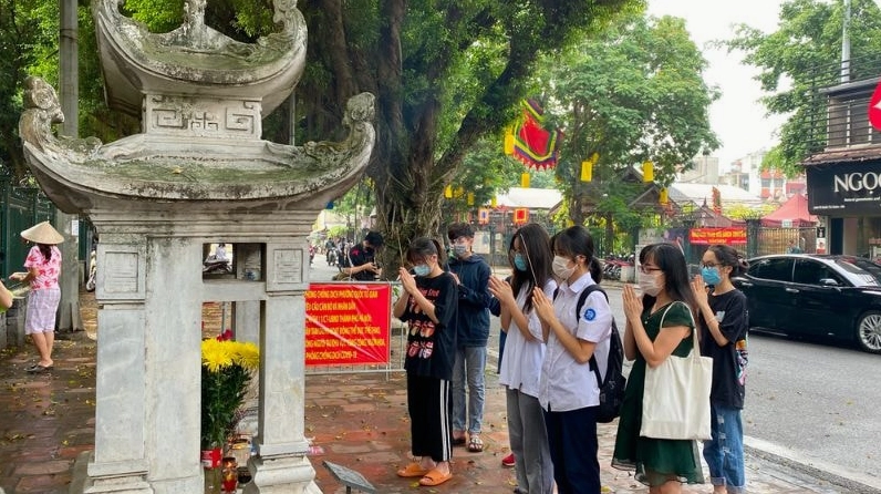 Văn khấn đi thi cử đỗ đạt tại Văn Miếu Quốc Tử Giám