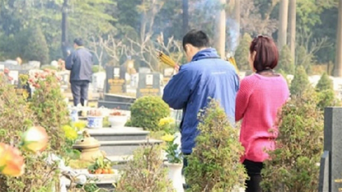 Văn khấn tạ mộ cuối năm và những lưu ý quan trọng khi đi tảo mộ
