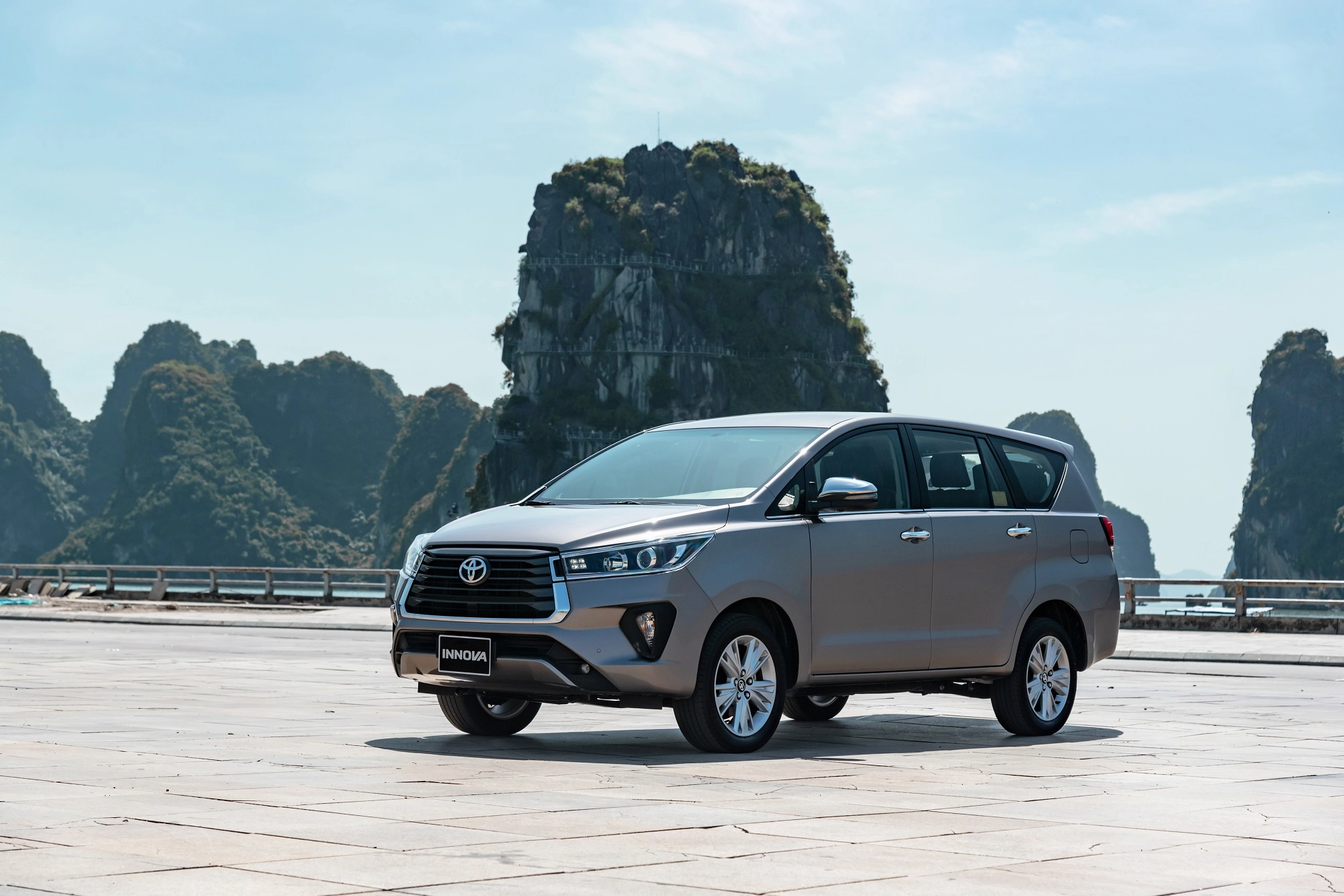 Xe Toyota Innova thế hệ mới 7 chỗ Toyota