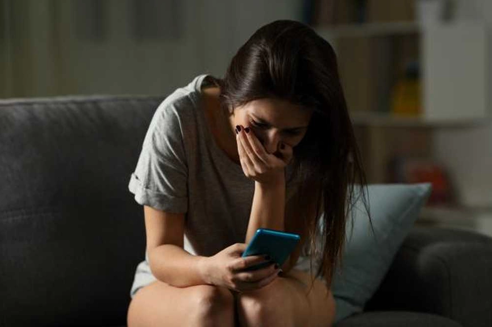 Bắt nạt trực tuyến là một hình thức của bạo lực mạng