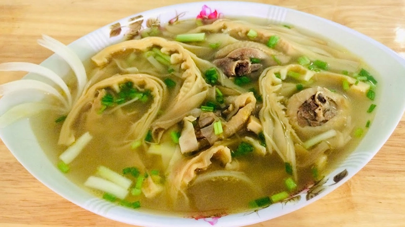 Gà nấu măng khô