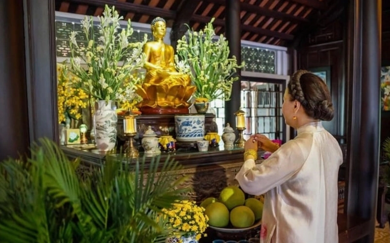 Nghi thức này thể hiện lòng thành kính, trang trọng.