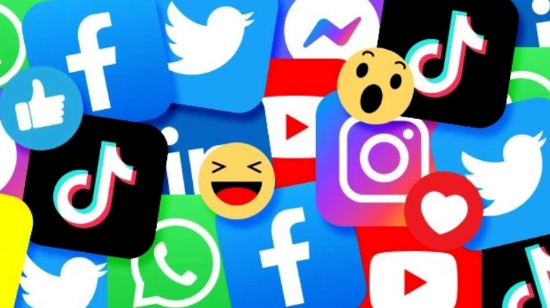 Nghiện mạng xã hội là tình trạng một người dành quá nhiều thời gian cho các mạng xã hội