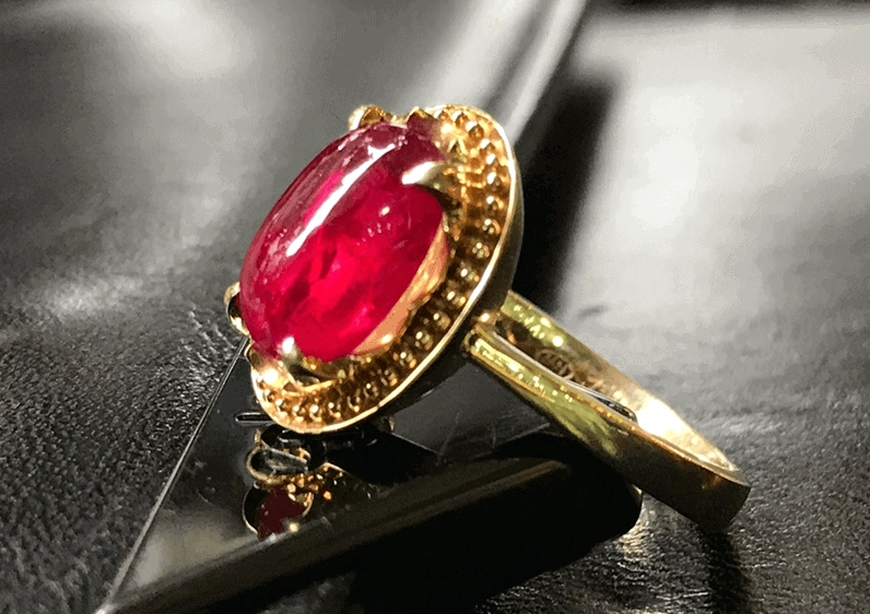 Sử dụng đá Ruby là cách hiệu quả có thể giúp tuổi Đinh Tỵ kích hoạt tài lộc, tăng cường sức khỏe và sinh khí