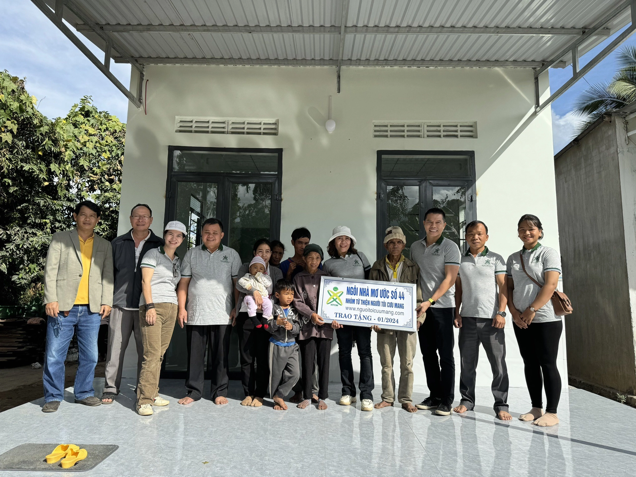 Tình người cưu mang giúp đỡ lẫn nhau